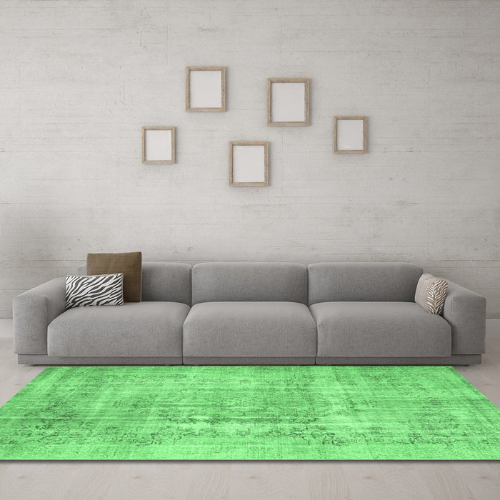 Machine Washable Abstract Emerald Green Contemporary Area Rugs in a Living Room,, wshcon1330emgrn