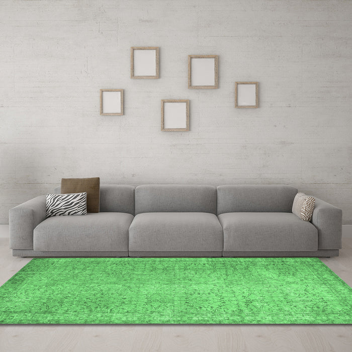 Machine Washable Abstract Emerald Green Contemporary Area Rugs in a Living Room,, wshcon1331emgrn