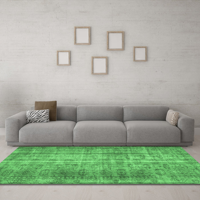 Machine Washable Abstract Emerald Green Contemporary Area Rugs in a Living Room,, wshcon1332emgrn
