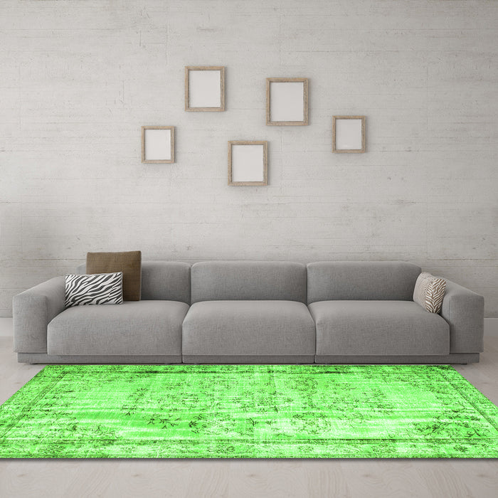 Machine Washable Abstract Green Contemporary Area Rugs in a Living Room,, wshcon1335grn