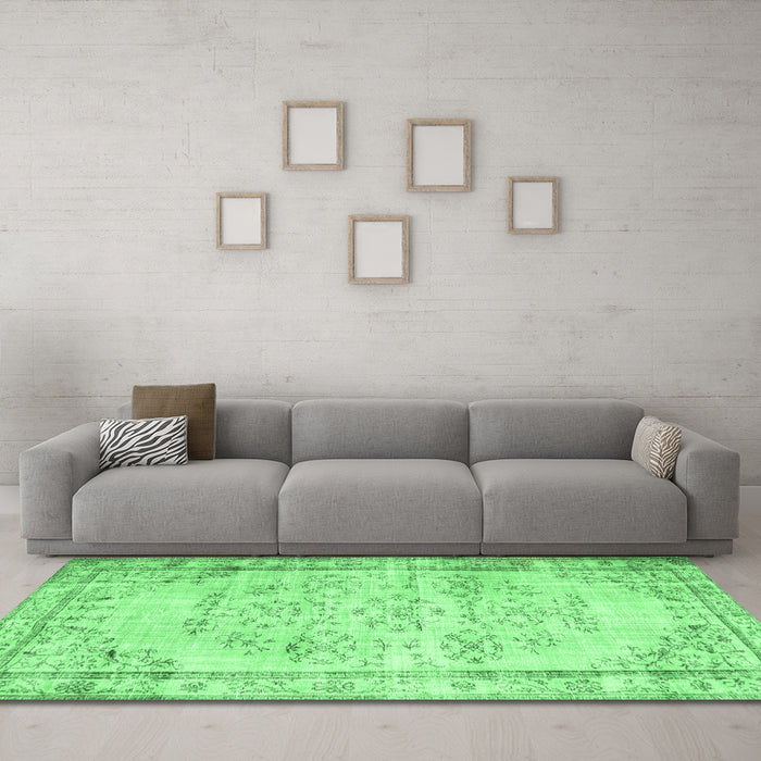 Machine Washable Abstract Emerald Green Contemporary Area Rugs in a Living Room,, wshcon1335emgrn