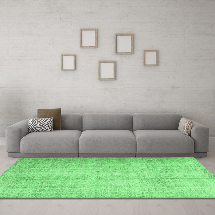 Machine Washable Abstract Emerald Green Contemporary Area Rugs in a Living Room,, wshcon1337emgrn