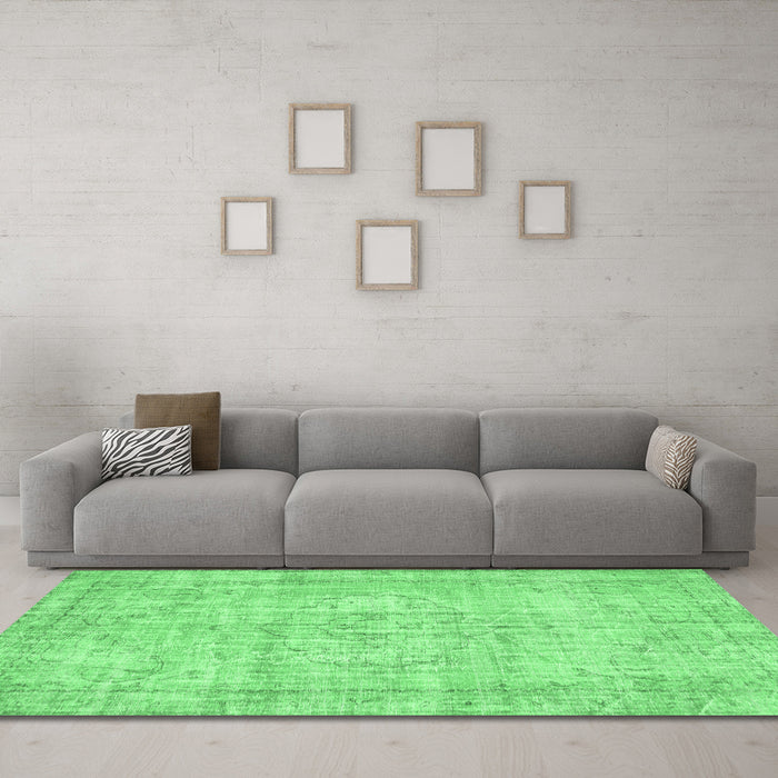 Machine Washable Abstract Emerald Green Contemporary Area Rugs in a Living Room,, wshcon1341emgrn