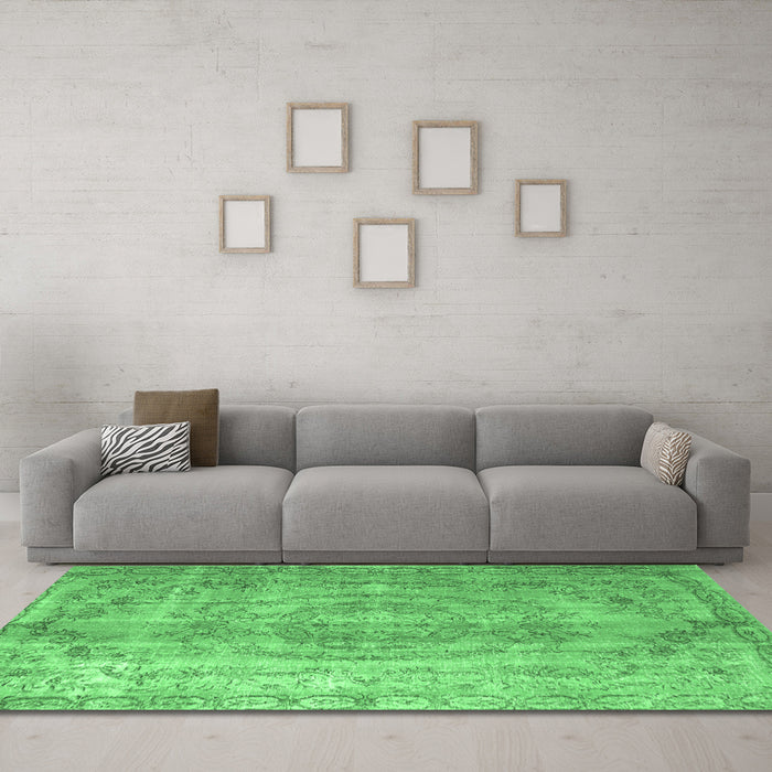 Machine Washable Abstract Emerald Green Contemporary Area Rugs in a Living Room,, wshcon1342emgrn
