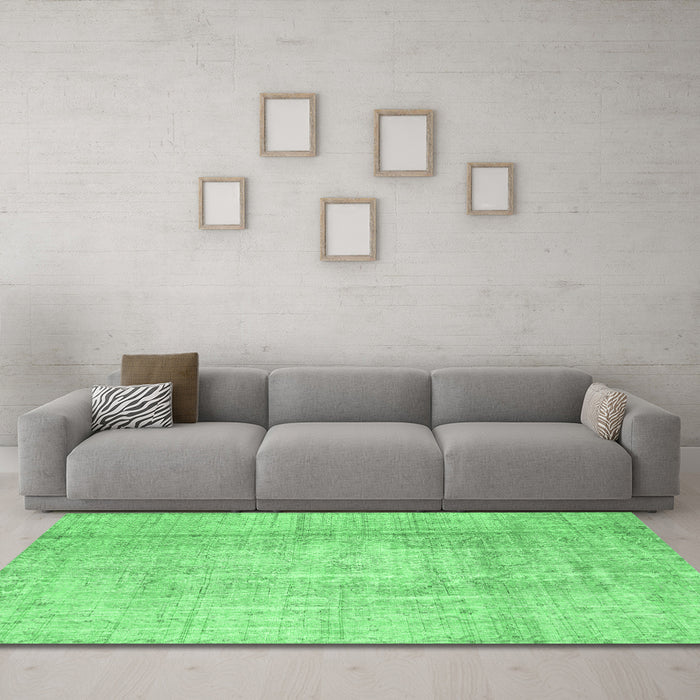 Machine Washable Abstract Emerald Green Contemporary Area Rugs in a Living Room,, wshcon1343emgrn