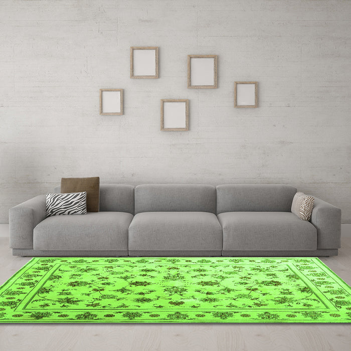 Machine Washable Persian Green Traditional Area Rugs in a Living Room,, wshcon1344grn