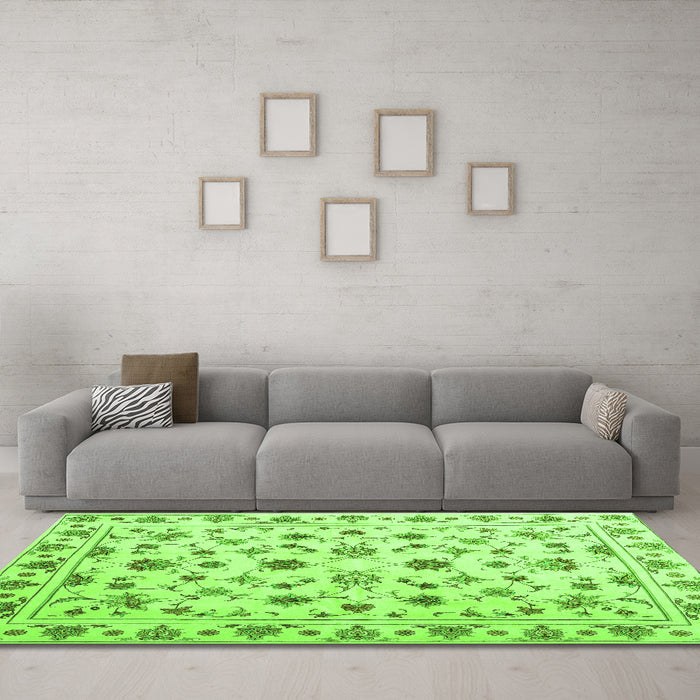 Machine Washable Persian Green Traditional Area Rugs in a Living Room,, wshcon1352grn