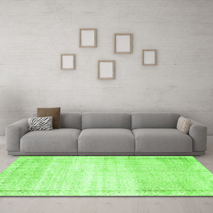 Machine Washable Abstract Green Contemporary Area Rugs in a Living Room,, wshcon1367grn