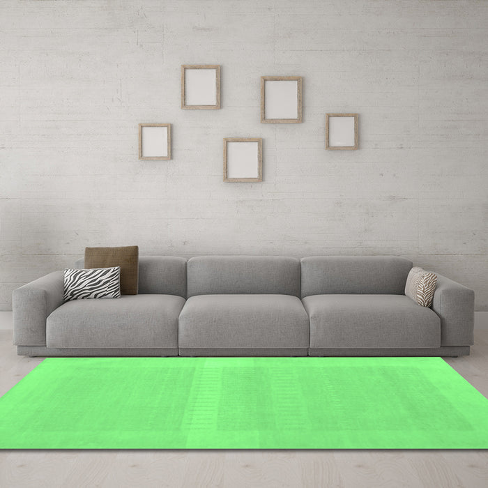 Machine Washable Abstract Emerald Green Contemporary Area Rugs in a Living Room,, wshcon1374emgrn