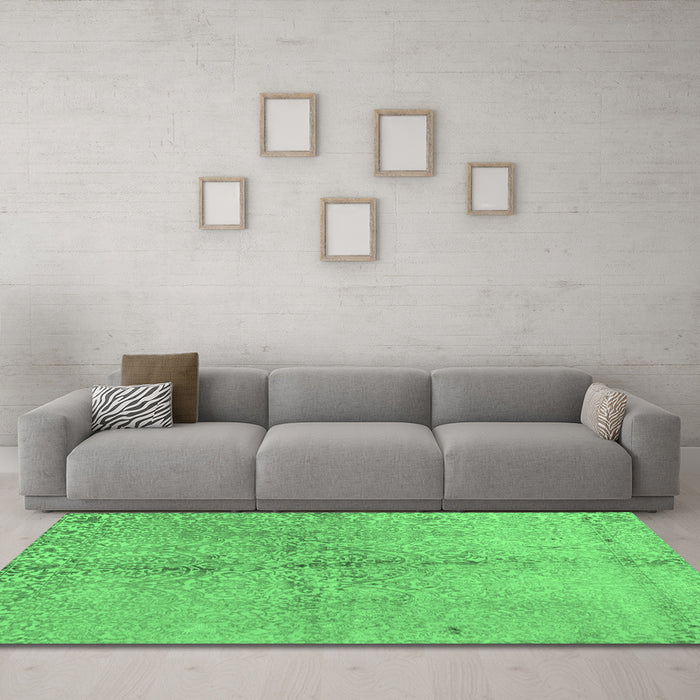 Machine Washable Abstract Emerald Green Contemporary Area Rugs in a Living Room,, wshcon1375emgrn