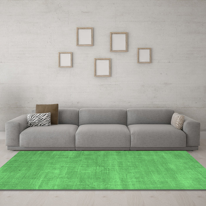 Machine Washable Abstract Emerald Green Contemporary Area Rugs in a Living Room,, wshcon1377emgrn
