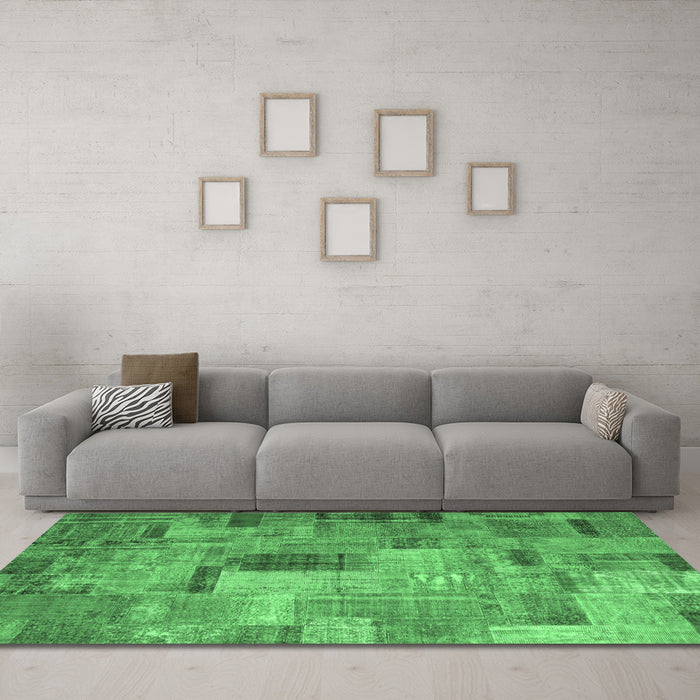 Machine Washable Patchwork Emerald Green Transitional Area Rugs in a Living Room,, wshcon1379emgrn