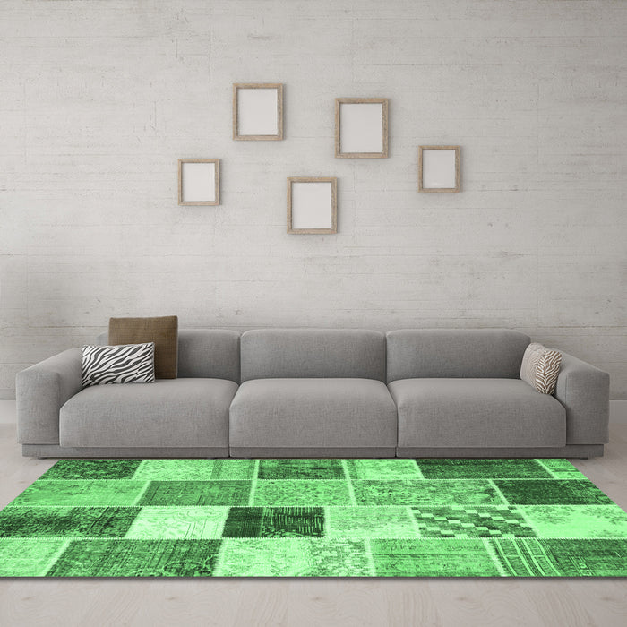 Machine Washable Patchwork Emerald Green Transitional Area Rugs in a Living Room,, wshcon1381emgrn