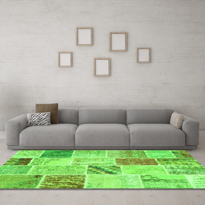 Machine Washable Patchwork Green Transitional Area Rugs in a Living Room,, wshcon1382grn