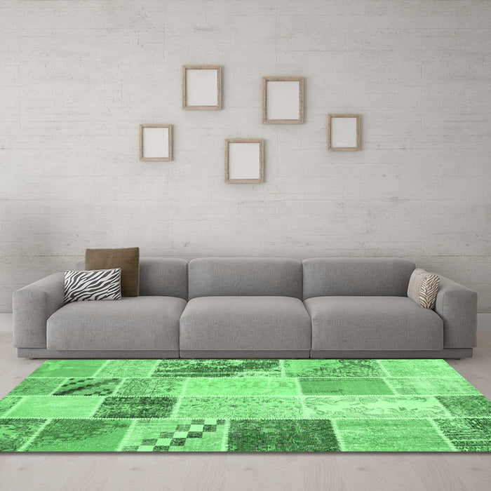 Machine Washable Patchwork Emerald Green Transitional Area Rugs in a Living Room,, wshcon1383emgrn