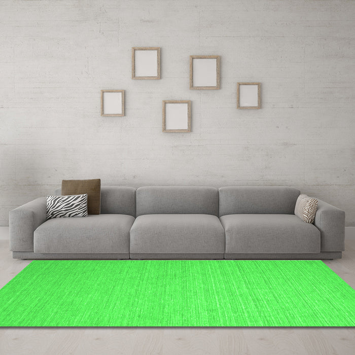 Machine Washable Abstract Green Contemporary Area Rugs in a Living Room,, wshcon1389grn