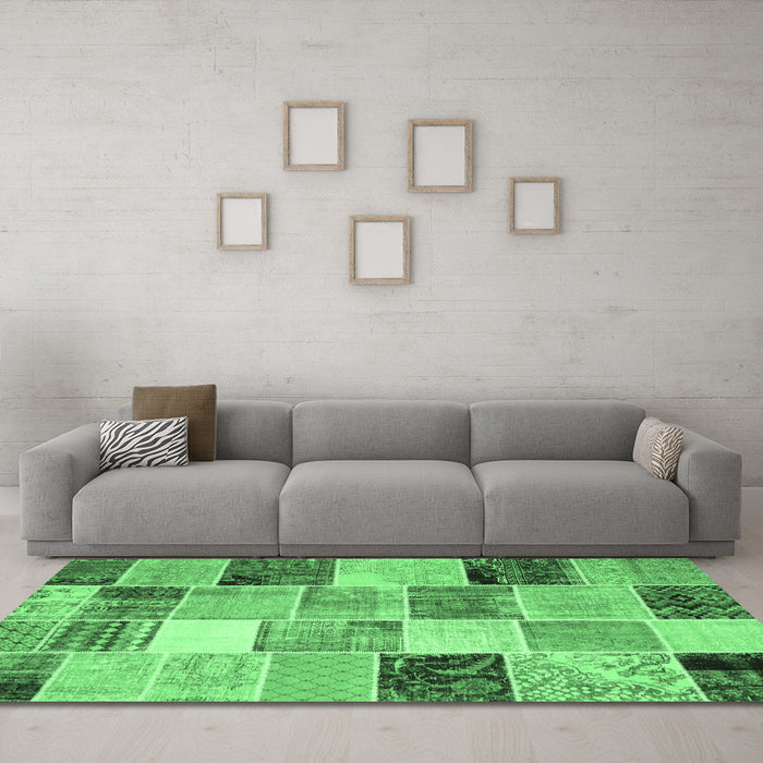 Machine Washable Patchwork Emerald Green Transitional Area Rugs in a Living Room,, wshcon1394emgrn