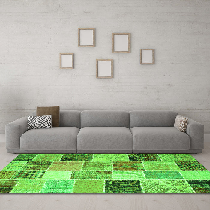 Machine Washable Patchwork Green Transitional Area Rugs in a Living Room,, wshcon1394grn