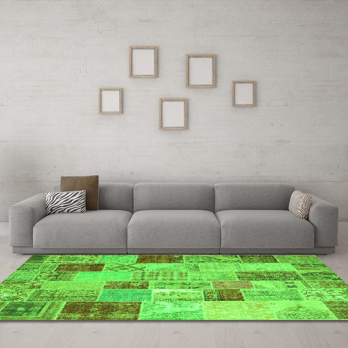 Machine Washable Patchwork Green Transitional Area Rugs in a Living Room,, wshcon1397grn