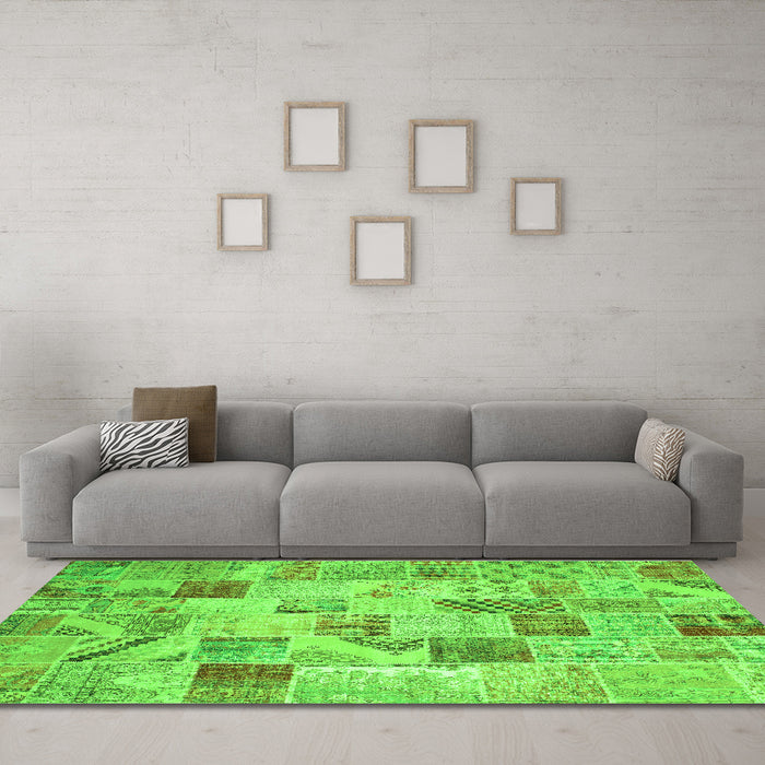 Machine Washable Patchwork Green Transitional Area Rugs in a Living Room,, wshcon1398grn