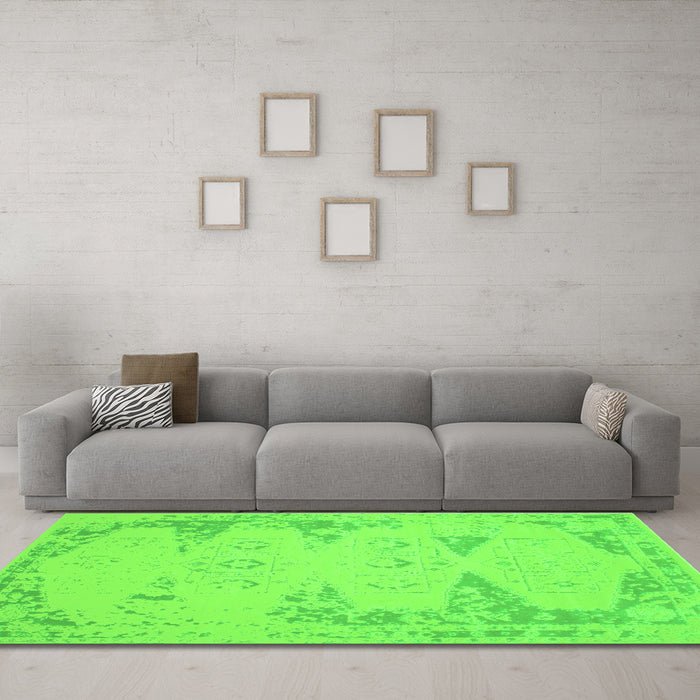 Machine Washable Abstract Green Contemporary Area Rugs in a Living Room,, wshcon139grn