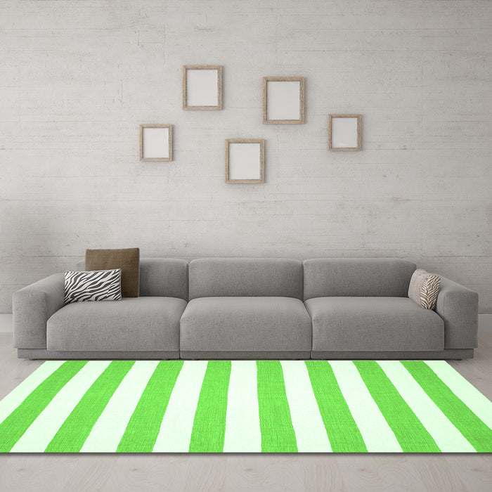 Machine Washable Solid Green Modern Area Rugs in a Living Room,, wshcon13grn