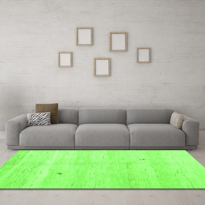 Machine Washable Solid Green Modern Area Rugs in a Living Room,, wshcon1406grn