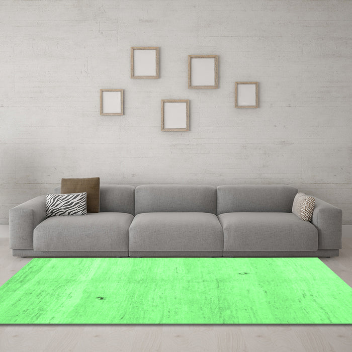 Machine Washable Solid Emerald Green Modern Area Rugs in a Living Room,, wshcon1406emgrn