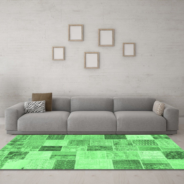 Machine Washable Patchwork Emerald Green Transitional Area Rugs in a Living Room,, wshcon1409emgrn