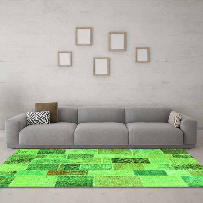Machine Washable Patchwork Green Transitional Area Rugs in a Living Room,, wshcon1410grn