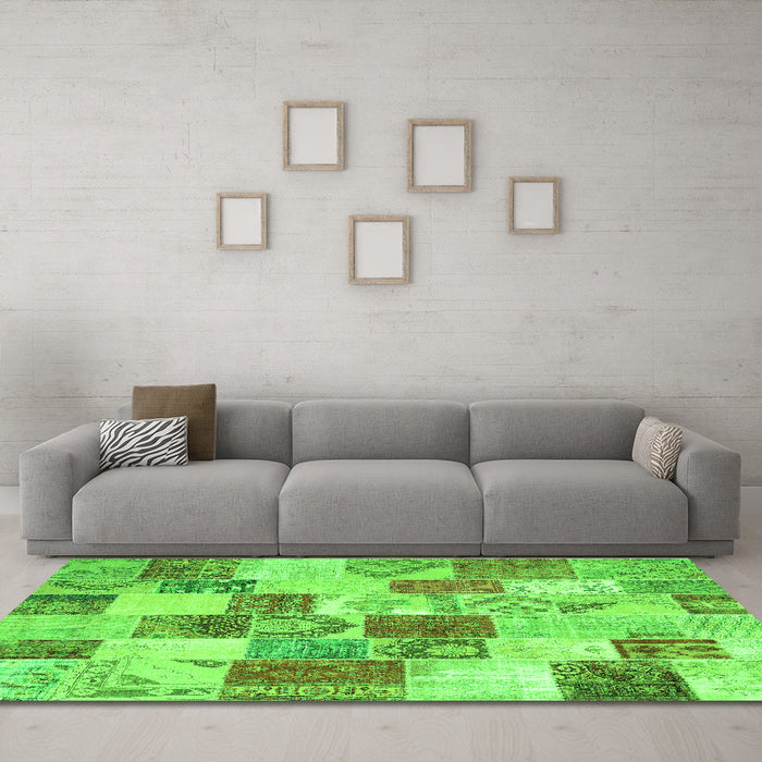 Machine Washable Patchwork Green Transitional Area Rugs in a Living Room,, wshcon1411grn
