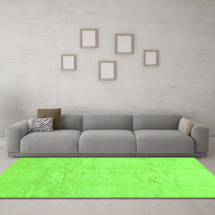 Machine Washable Solid Green Modern Area Rugs in a Living Room,, wshcon1412grn