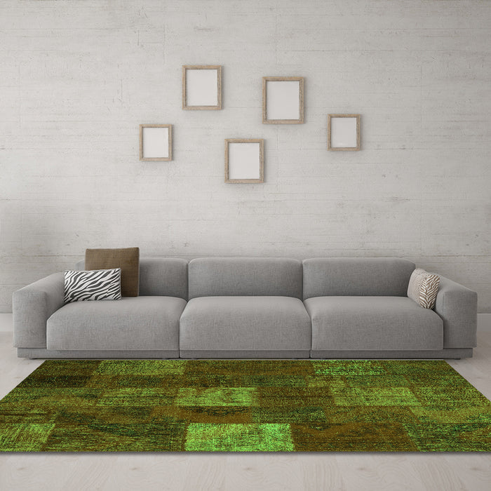 Machine Washable Patchwork Green Transitional Area Rugs in a Living Room,, wshcon1416grn