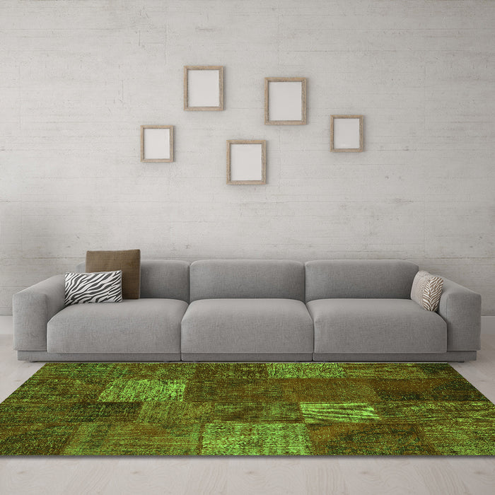 Machine Washable Patchwork Green Transitional Area Rugs in a Living Room,, wshcon1418grn