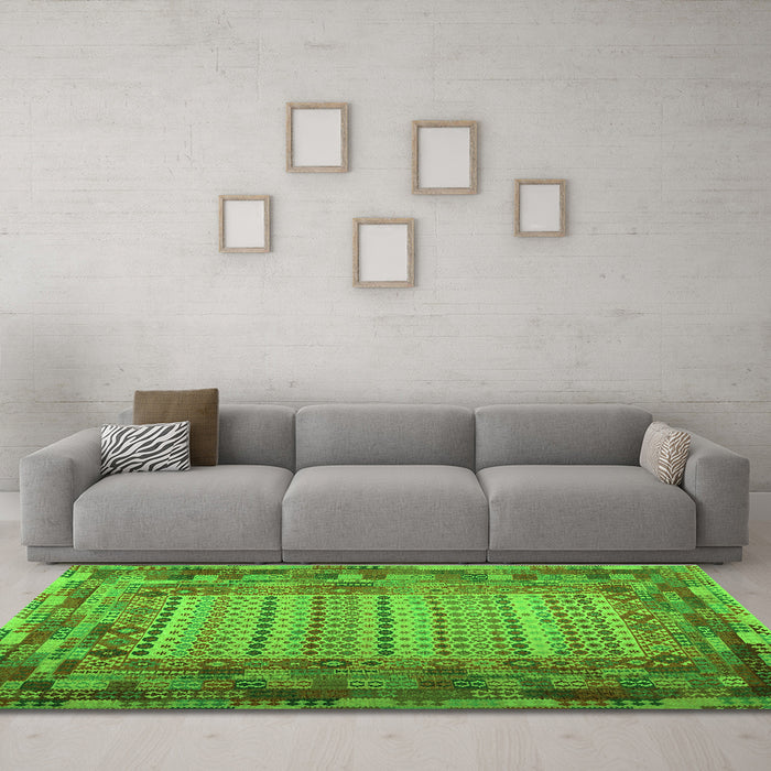 Machine Washable Patchwork Green Transitional Area Rugs in a Living Room,, wshcon1420grn