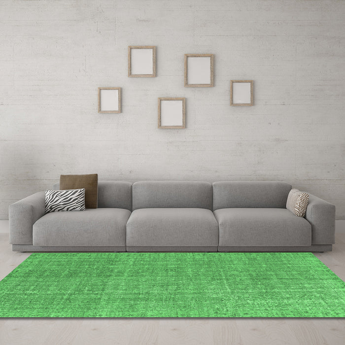 Machine Washable Abstract Emerald Green Contemporary Area Rugs in a Living Room,, wshcon1423emgrn