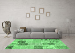 Machine Washable Patchwork Emerald Green Transitional Area Rugs in a Living Room,, wshcon1425emgrn