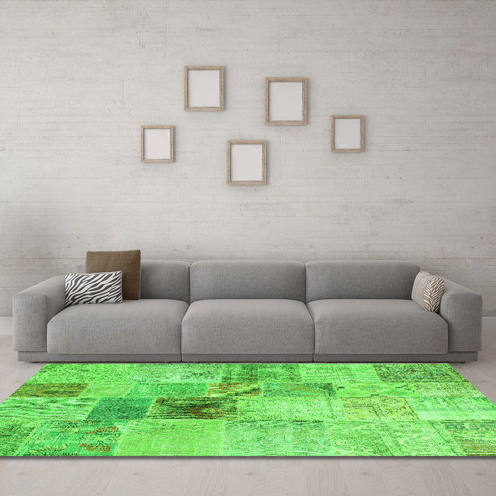 Machine Washable Patchwork Green Transitional Area Rugs in a Living Room,, wshcon1430grn