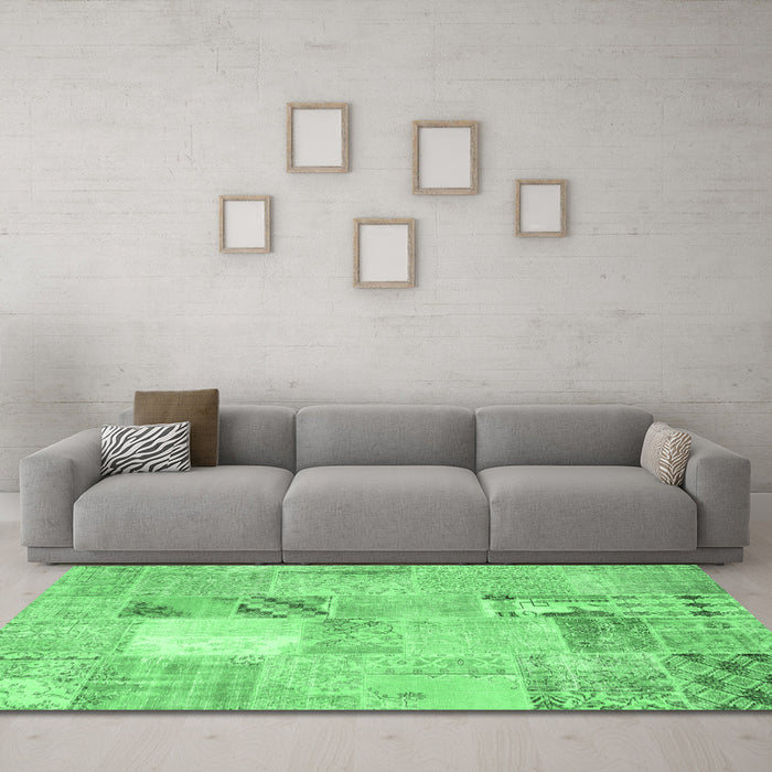 Machine Washable Patchwork Emerald Green Transitional Area Rugs in a Living Room,, wshcon1431emgrn
