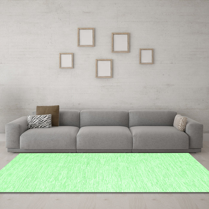 Machine Washable Solid Emerald Green Modern Area Rugs in a Living Room,, wshcon1435emgrn