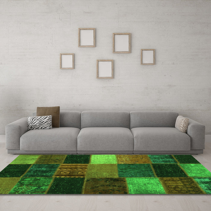 Machine Washable Patchwork Green Transitional Area Rugs in a Living Room,, wshcon1438grn