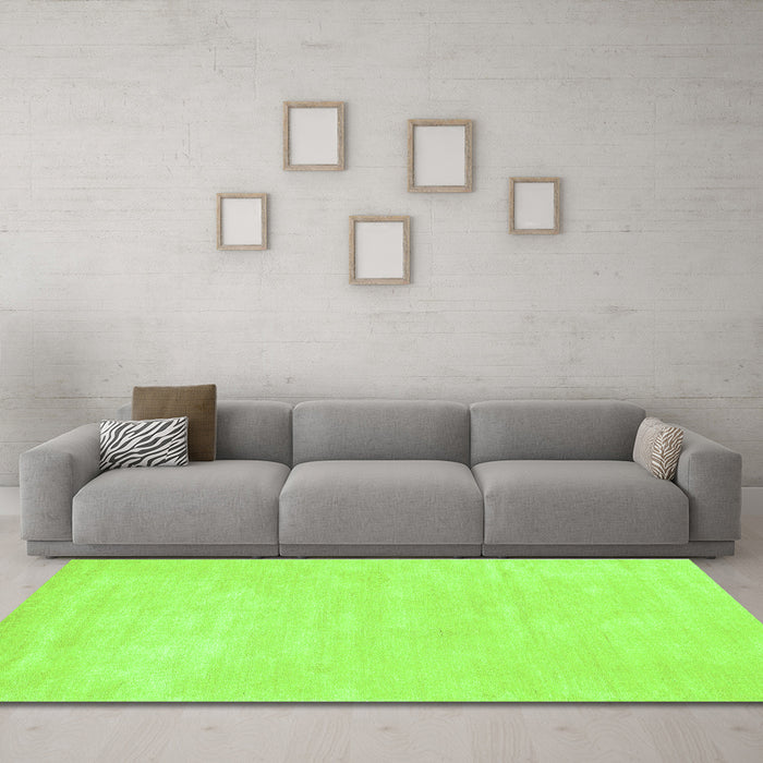 Machine Washable Abstract Green Contemporary Area Rugs in a Living Room,, wshcon143grn
