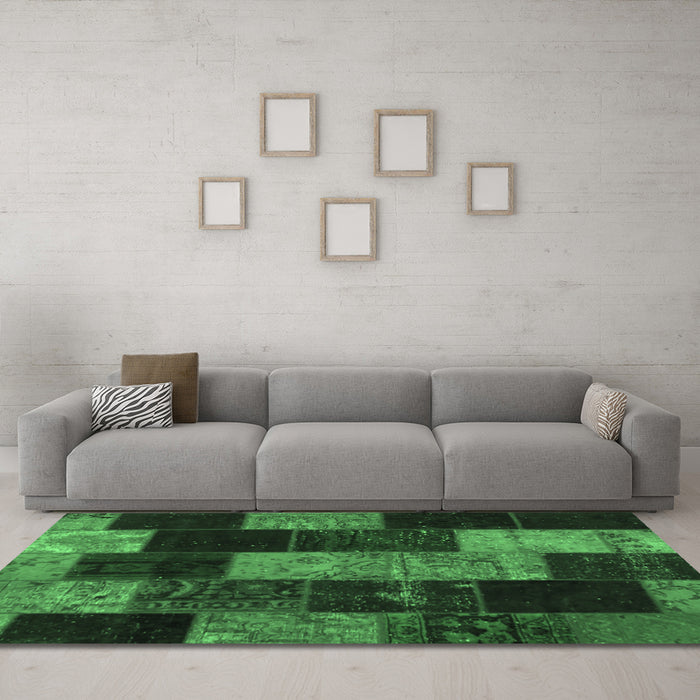 Machine Washable Patchwork Emerald Green Transitional Area Rugs in a Living Room,, wshcon1440emgrn