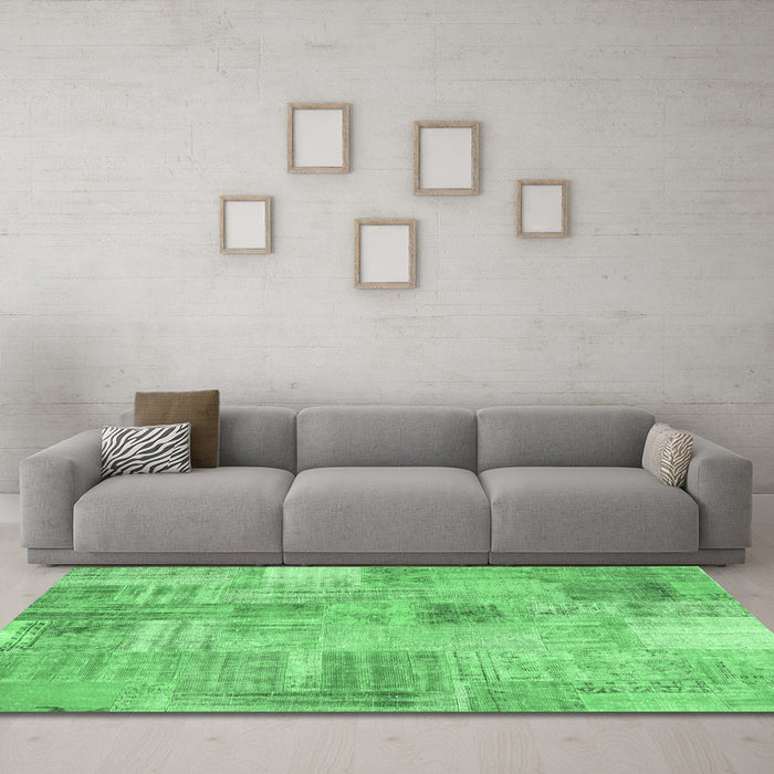 Machine Washable Patchwork Emerald Green Transitional Area Rugs in a Living Room,, wshcon1443emgrn