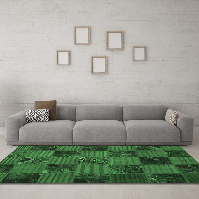 Machine Washable Patchwork Emerald Green Transitional Area Rugs in a Living Room,, wshcon1446emgrn