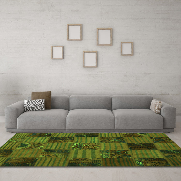 Machine Washable Patchwork Green Transitional Area Rugs in a Living Room,, wshcon1446grn