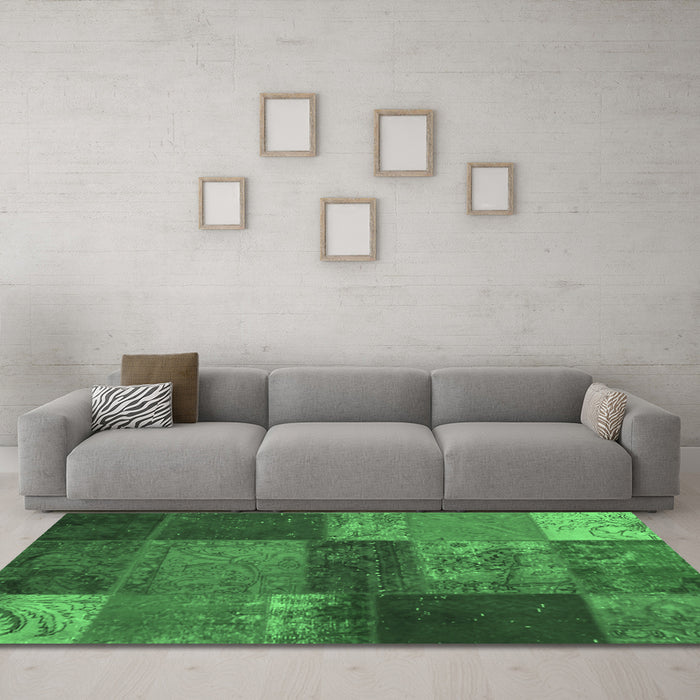 Machine Washable Patchwork Emerald Green Transitional Area Rugs in a Living Room,, wshcon1448emgrn