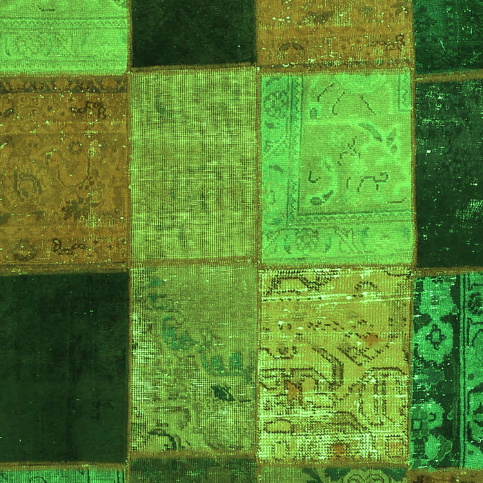 Serging Thickness of Machine Washable Patchwork Green Transitional Area Rugs, wshcon1452grn