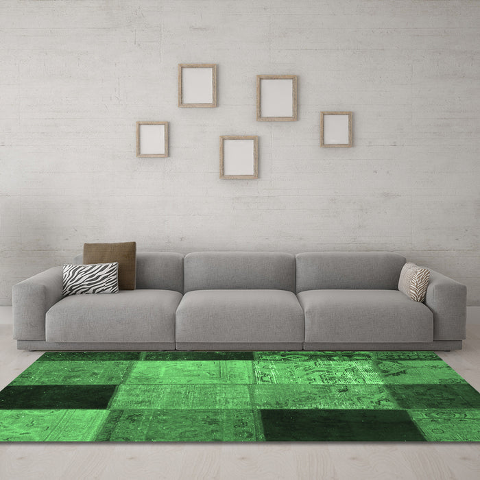 Machine Washable Patchwork Emerald Green Transitional Area Rugs in a Living Room,, wshcon1452emgrn