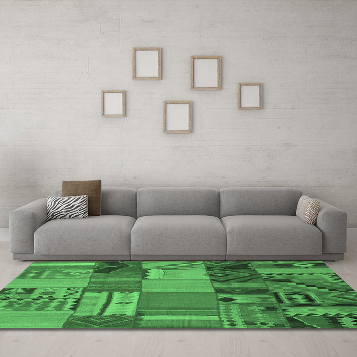 Machine Washable Patchwork Emerald Green Transitional Area Rugs in a Living Room,, wshcon1453emgrn